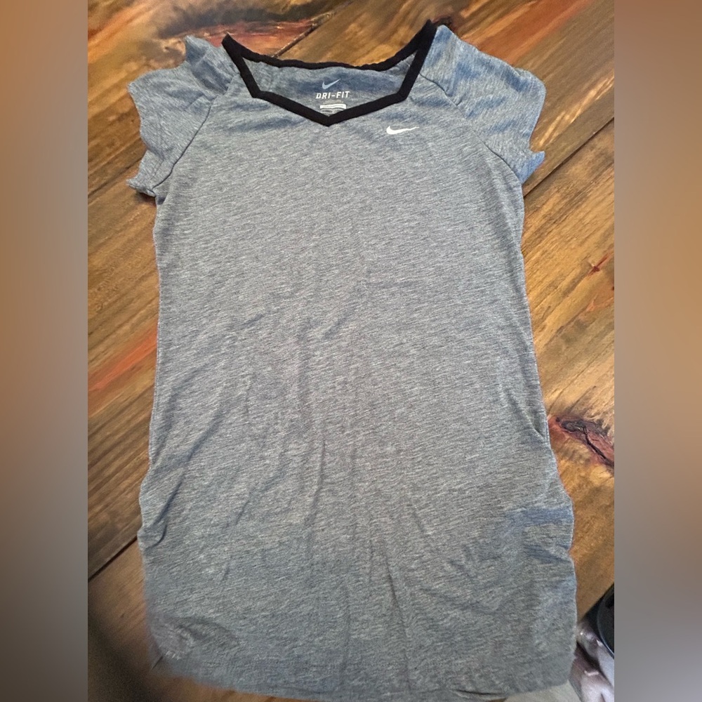 ✨Nike Heather Gray Dri-FIT Tee